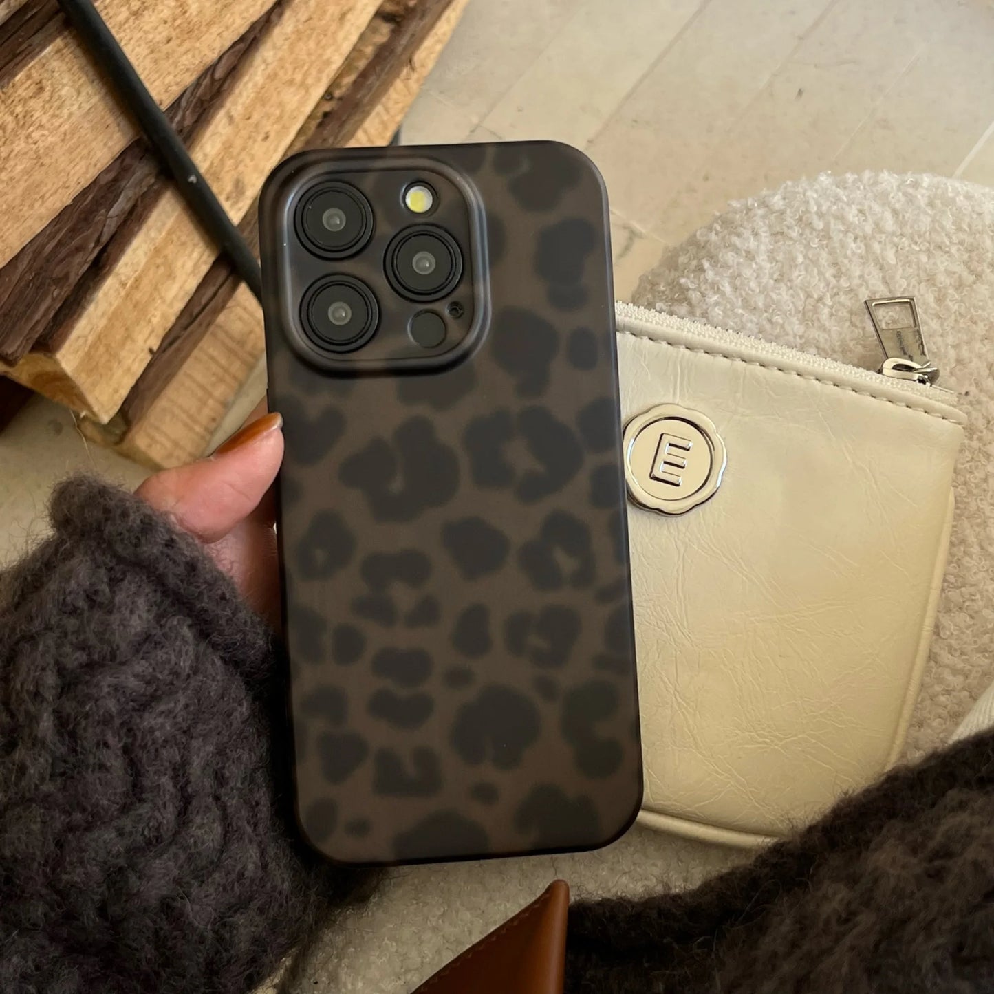 Retro Leopard Print Matte Phone Case