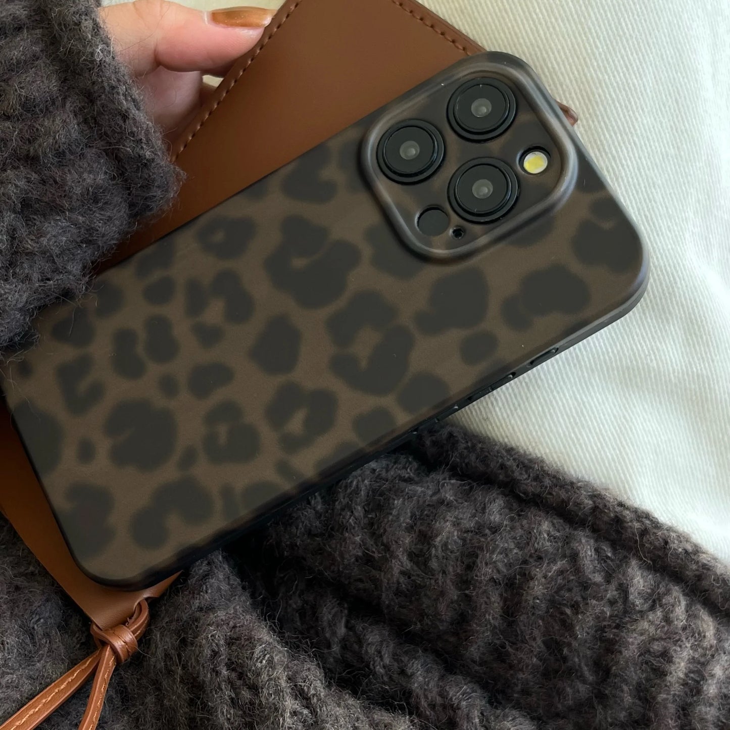 Retro Leopard Print Matte Phone Case