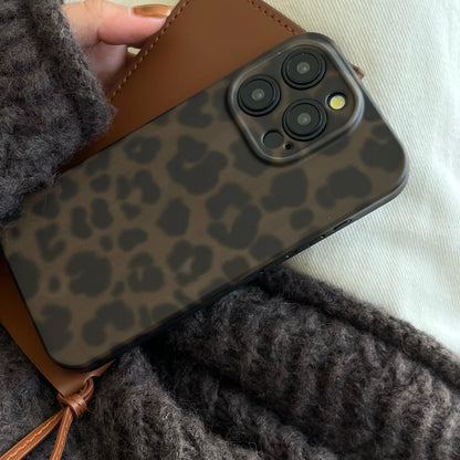 Retro Leopard Print Matte Phone Case